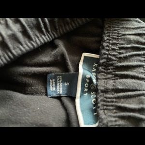 Karen Scott Sport Capri size Small